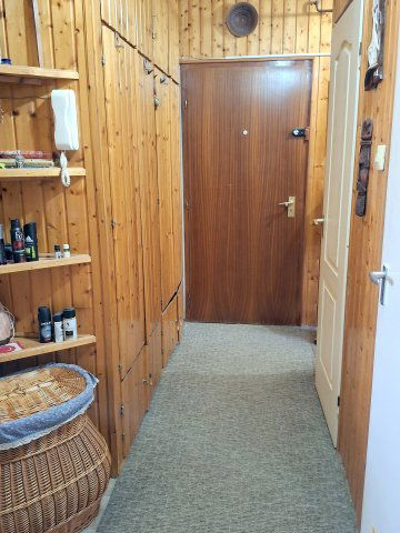 Eladó panellakás, Cegléden 46.9 M Ft, 4 szobás