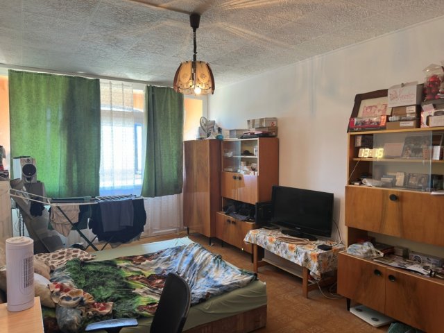 Kiadó panellakás, albérlet, Pécsett 140 E Ft / hó, 3 szobás