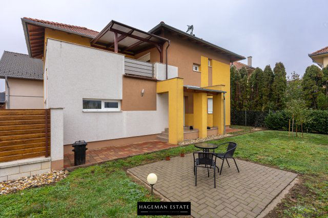 Eladó családi ház, Siófokon, Déli úton 176 M Ft, 4+1 szobás