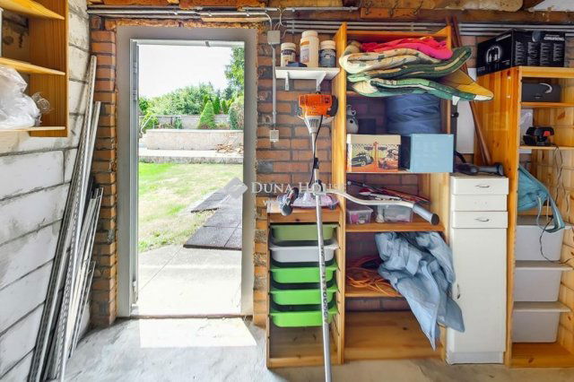 Eladó családi ház, Mendén 153 M Ft, 4 szobás