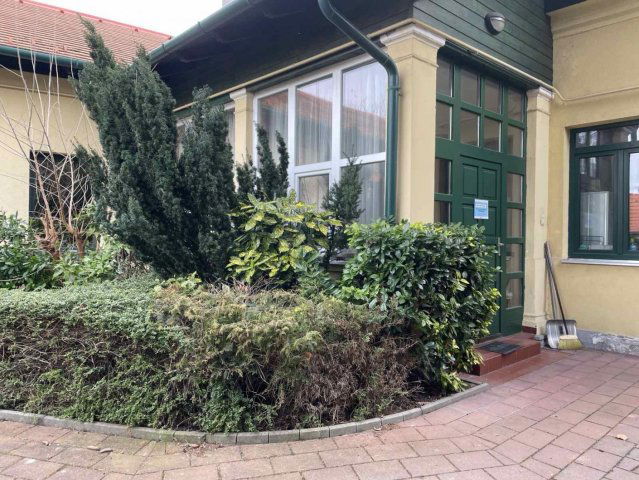 Eladó iroda, Tatán 124.9 M Ft, 5 szobás / költözzbe.hu