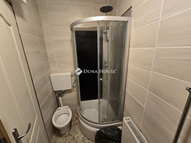 Eladó családi ház, Szegeden 53 M Ft, 4 szobás