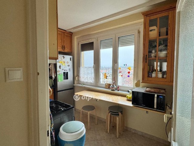 Eladó panellakás, Székesfehérvárott 59.99 M Ft, 3 szobás