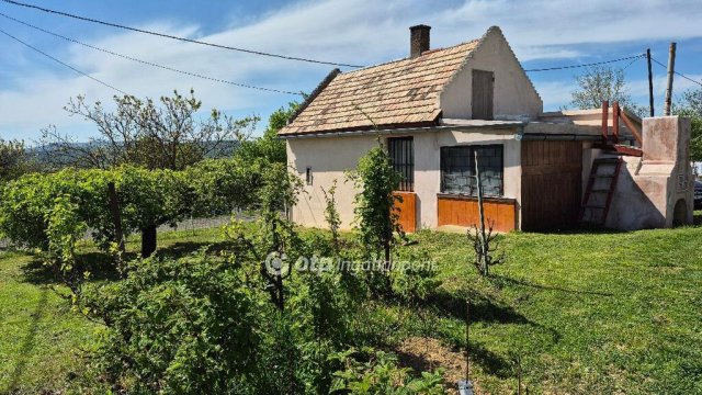Eladó családi ház, Pécsett 37.9 M Ft, 1+2 szobás