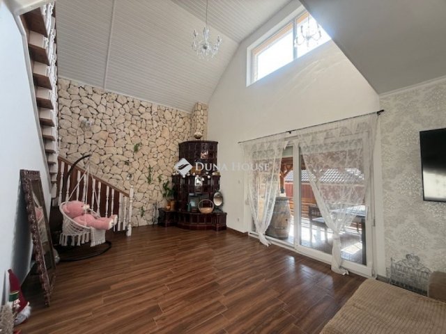 Eladó családi ház, Vecsésen 129.9 M Ft, 4 szobás