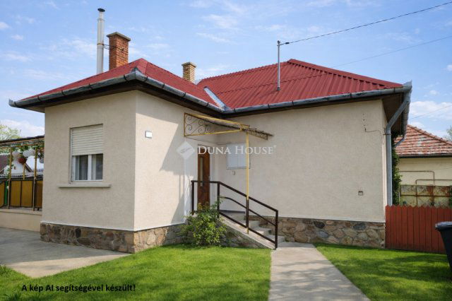 Eladó családi ház, Monoron 47.99 M Ft, 2 szobás