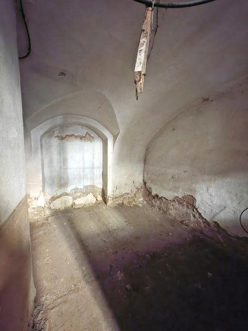 Eladó üzlethelyiség, VIII. kerületben, Leonardo da Vinci utcában