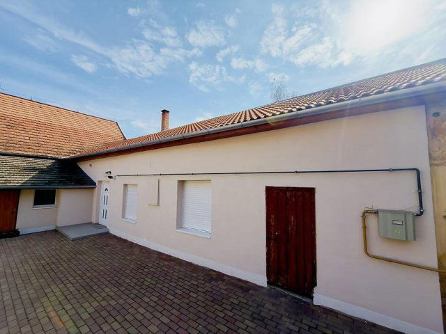 Eladó téglalakás, Vácon 56.9 M Ft, 2 szobás