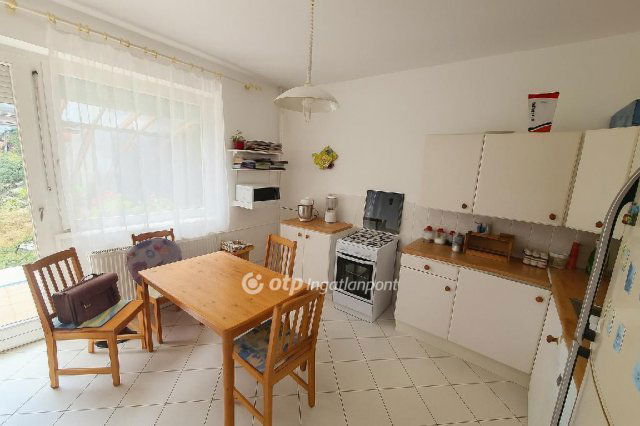 Eladó családi ház, Kiskunlacházán 79.9 M Ft, 5 szobás