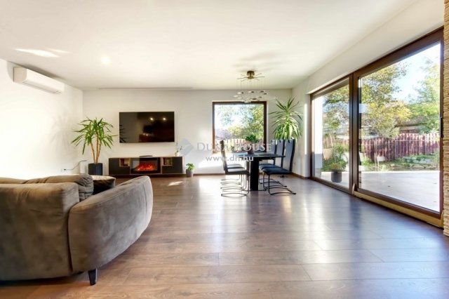 Eladó családi ház, Budakalászon 299 M Ft, 4 szobás