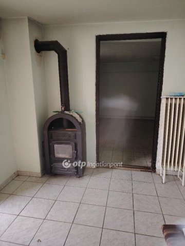 Eladó családi ház, Egerágon 24.9 M Ft, 2 szobás