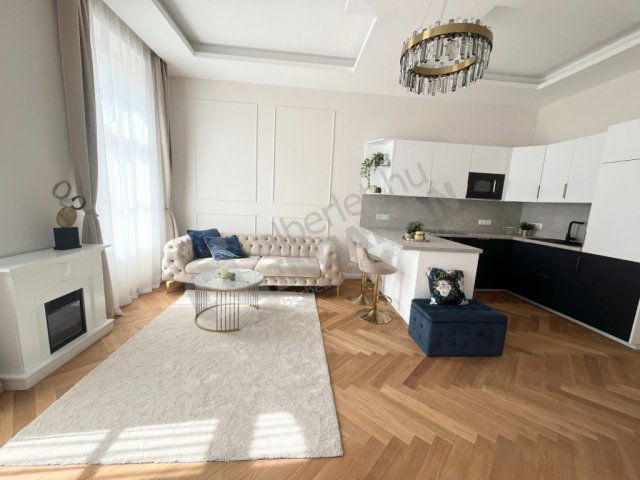 Eladó téglalakás, Budapesten, V. kerületben, Akadémia utcában
