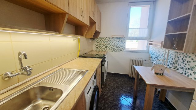 Eladó panellakás, Székesfehérvárott 53.9 M Ft, 3 szobás