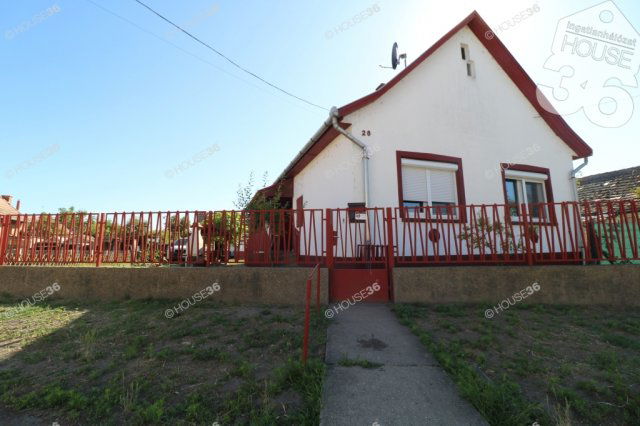 Eladó családi ház, Csengődön 23.5 M Ft, 3 szobás