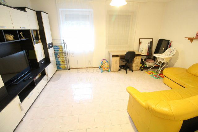 Eladó téglalakás, Szegeden 77 M Ft, 3 szobás