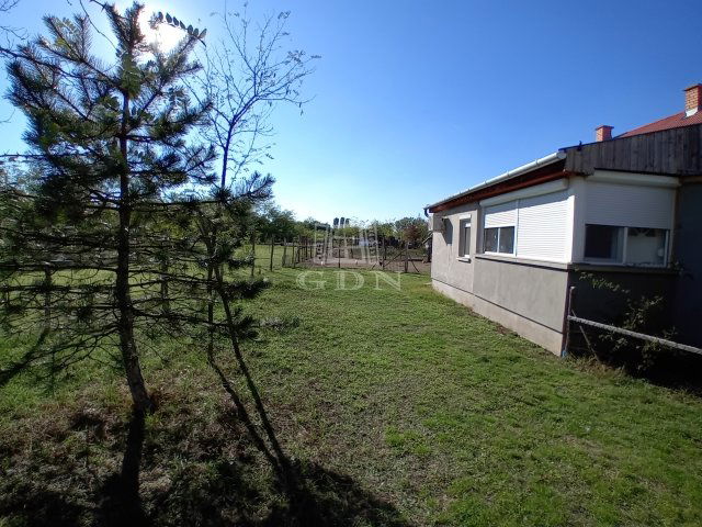 Eladó mezogazdasagi ingatlan, Baján 40 M Ft, 3 szobás