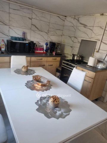 Eladó téglalakás, Szegeden 21 M Ft, 2 szobás