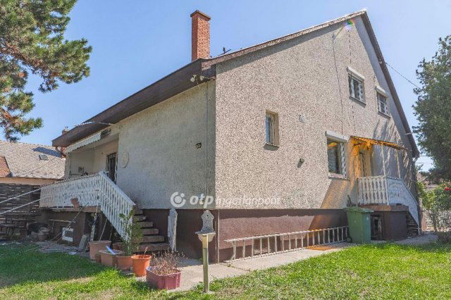 Eladó családi ház, Székesfehérvárott 135 M Ft, 6+1 szobás