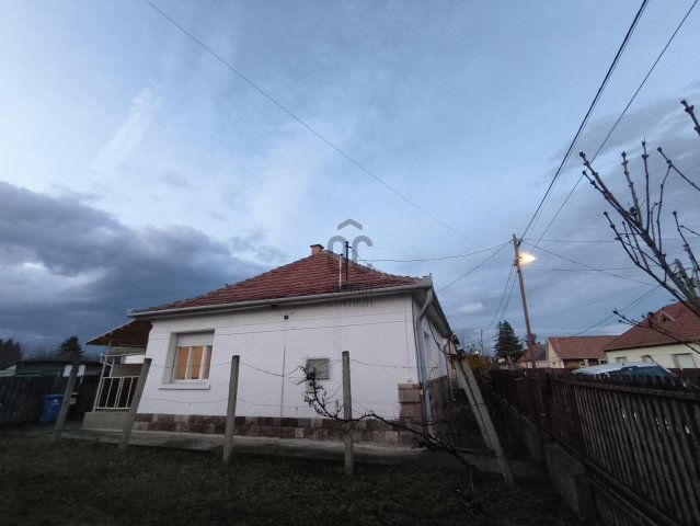 Eladó családi ház, Adácson 26 M Ft, 3 szobás