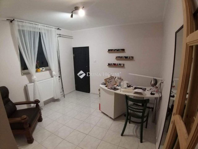 Eladó családi ház, Kiskunfélegyházán 65 M Ft, 5 szobás