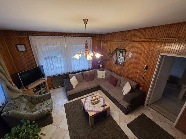 Eladó családi ház, Balatonlelleén 84.9 M Ft, 8+1 szobás