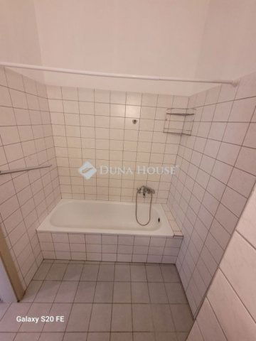 Eladó téglalakás, Vecsésen 74.9 M Ft, 4 szobás