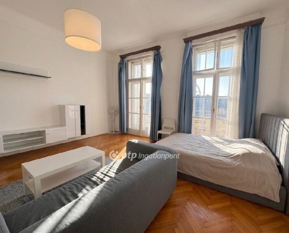 Eladó téglalakás, Budapesten, VI. kerületben 185 M Ft, 2 szobás