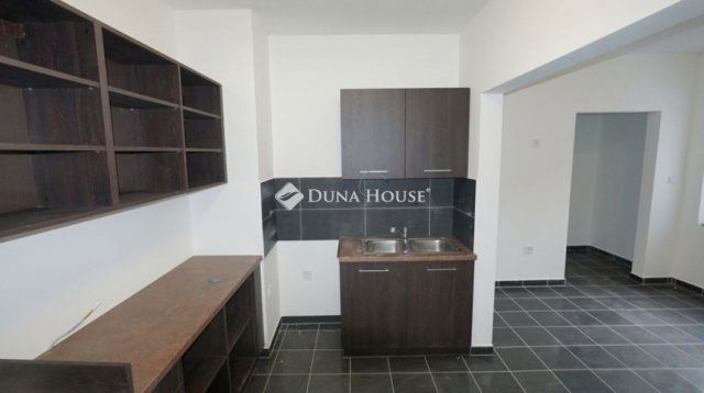 Eladó üzlethelyiség, Zalaszentivánon 130 M Ft, 2 szobás