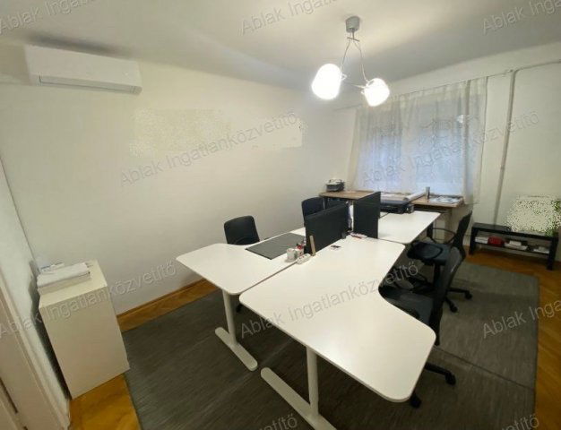 Eladó téglalakás, Kecskeméten 54 M Ft, 3 szobás