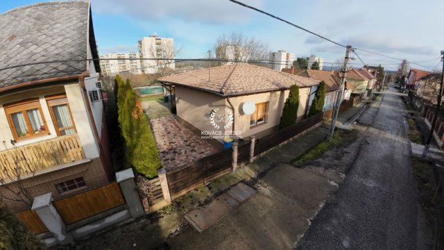 Eladó családi ház, Ózdon, Meggyes utcában 39.5 M Ft, 3 szobás
