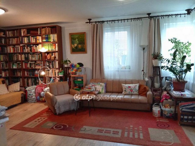 Eladó sorház, Vácon 109.2 M Ft, 1+3 szobás