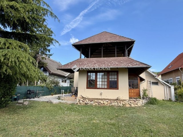 Eladó családi ház, Balatonfüreden 194.5 M Ft, 6 szobás