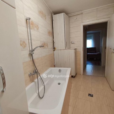 Kiadó téglalakás, albérlet, Nyíregyházán 200 E Ft / hó