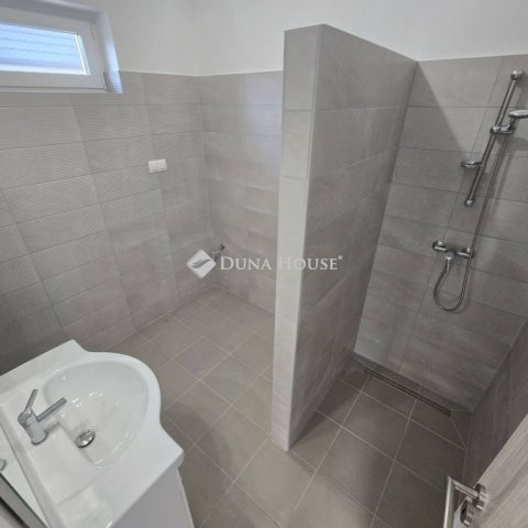 Eladó téglalakás, Lajosmizsén 65.9 M Ft, 3 szobás