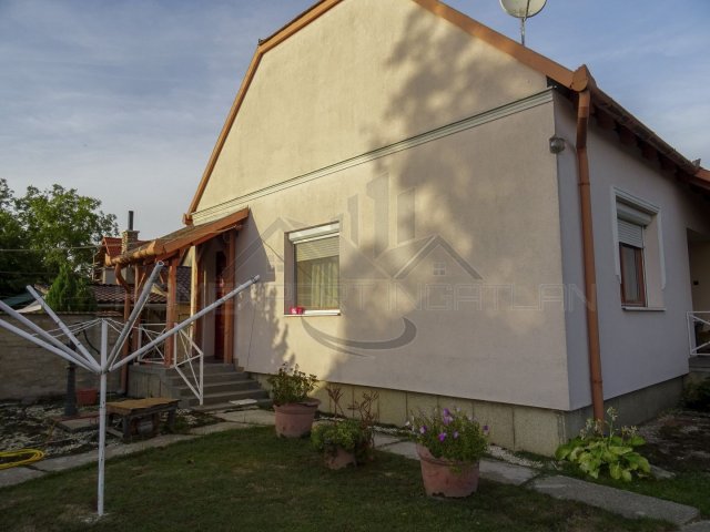 Eladó családi ház, Bőnyön 69.9 M Ft, 3 szobás
