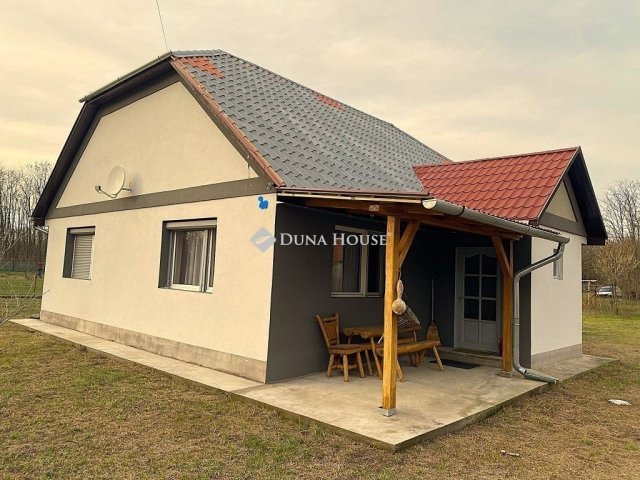 Eladó családi ház, Ladánybenén 49.99 M Ft, 3 szobás