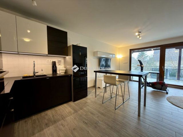 Eladó téglalakás, Balatonfüreden 88.5 M Ft, 2 szobás