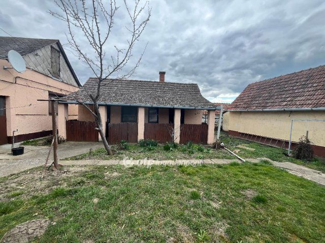 Eladó családi ház, Földesen 26 M Ft, 2 szobás