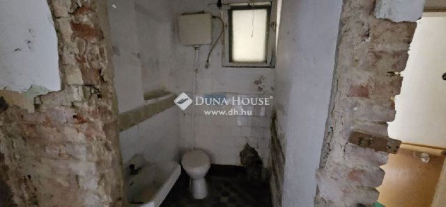 Eladó családi ház, Szombathelyen 35 M Ft, 2 szobás