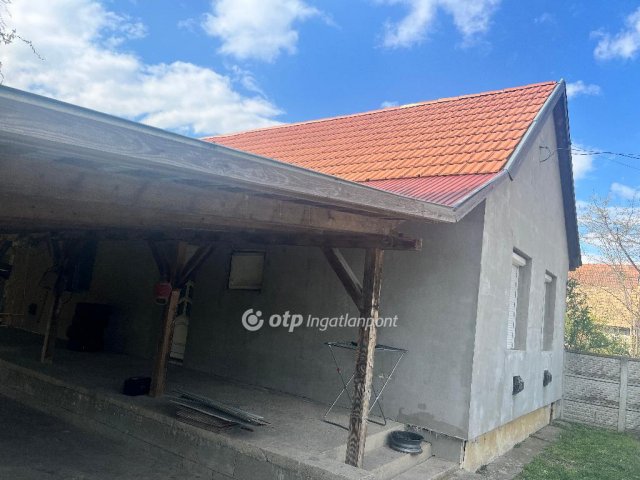 Eladó családi ház, Újszászon 19.9 M Ft, 2+1 szobás