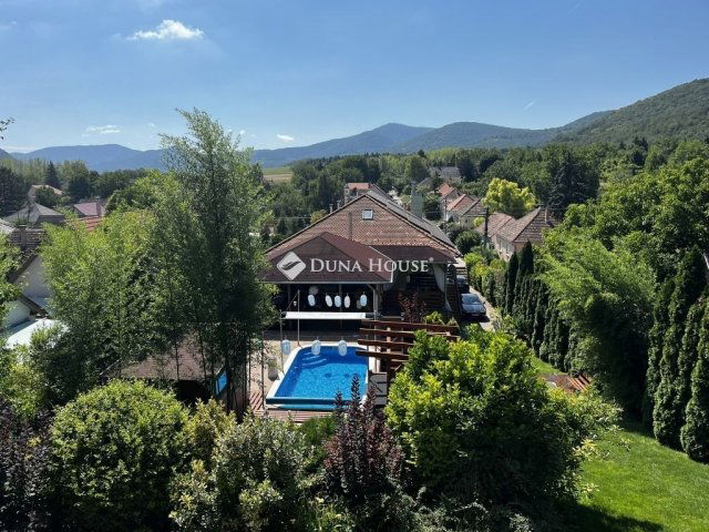 Eladó családi ház, Pilismaróton 248 M Ft, 6 szobás