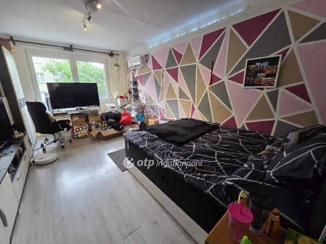 Eladó panellakás, Miskolcon 34.5 M Ft, 3 szobás