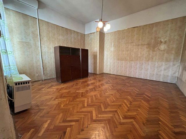 Eladó téglalakás, Budapesten, VI. kerületben, Izabella utcában
