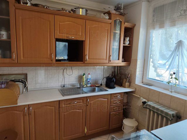 Eladó családi ház, Balatonalmádiban 79.9 M Ft, 18 szobás
