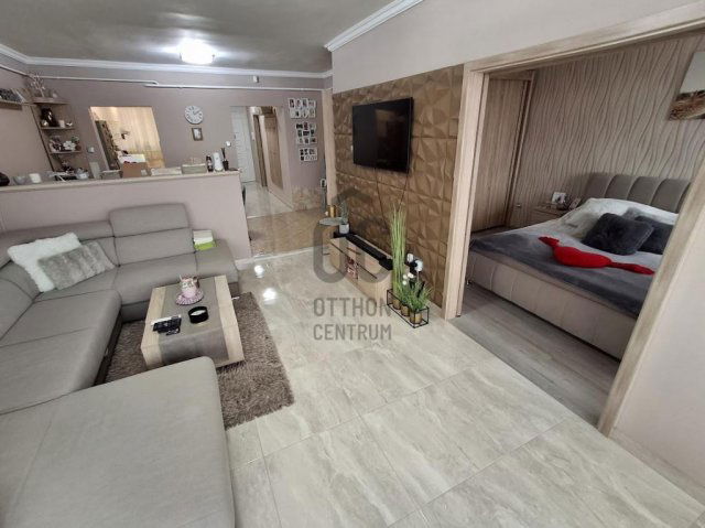 Eladó téglalakás, Cegléden 63.9 M Ft, 3 szobás