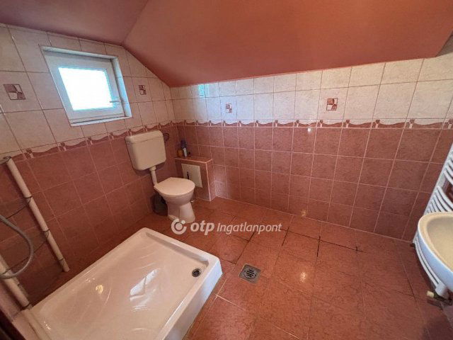 Eladó családi ház, Balsán 41.5 M Ft, 6+1 szobás