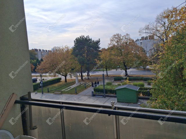 Eladó téglalakás, Komáromban 39.9 M Ft, 2 szobás