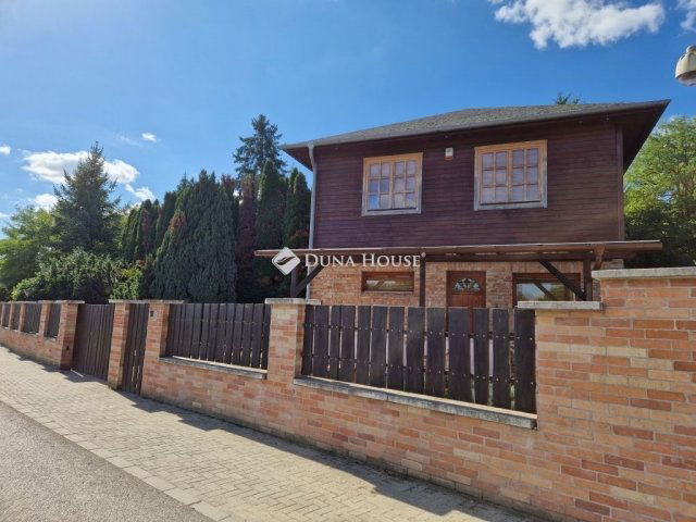 Eladó családi ház, Gombán 174.9 M Ft, 7 szobás