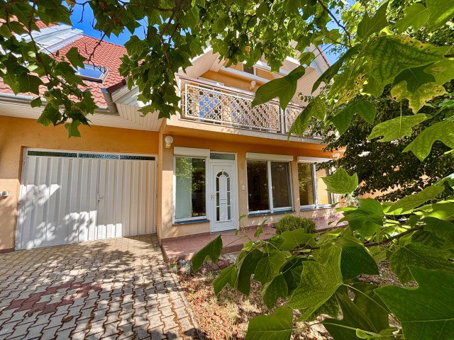 Eladó sorház, Balatonfüreden 165 M Ft, 4+2 szobás