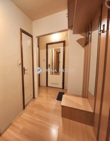 Eladó panellakás, Pécsett 47.9 M Ft, 3 szobás